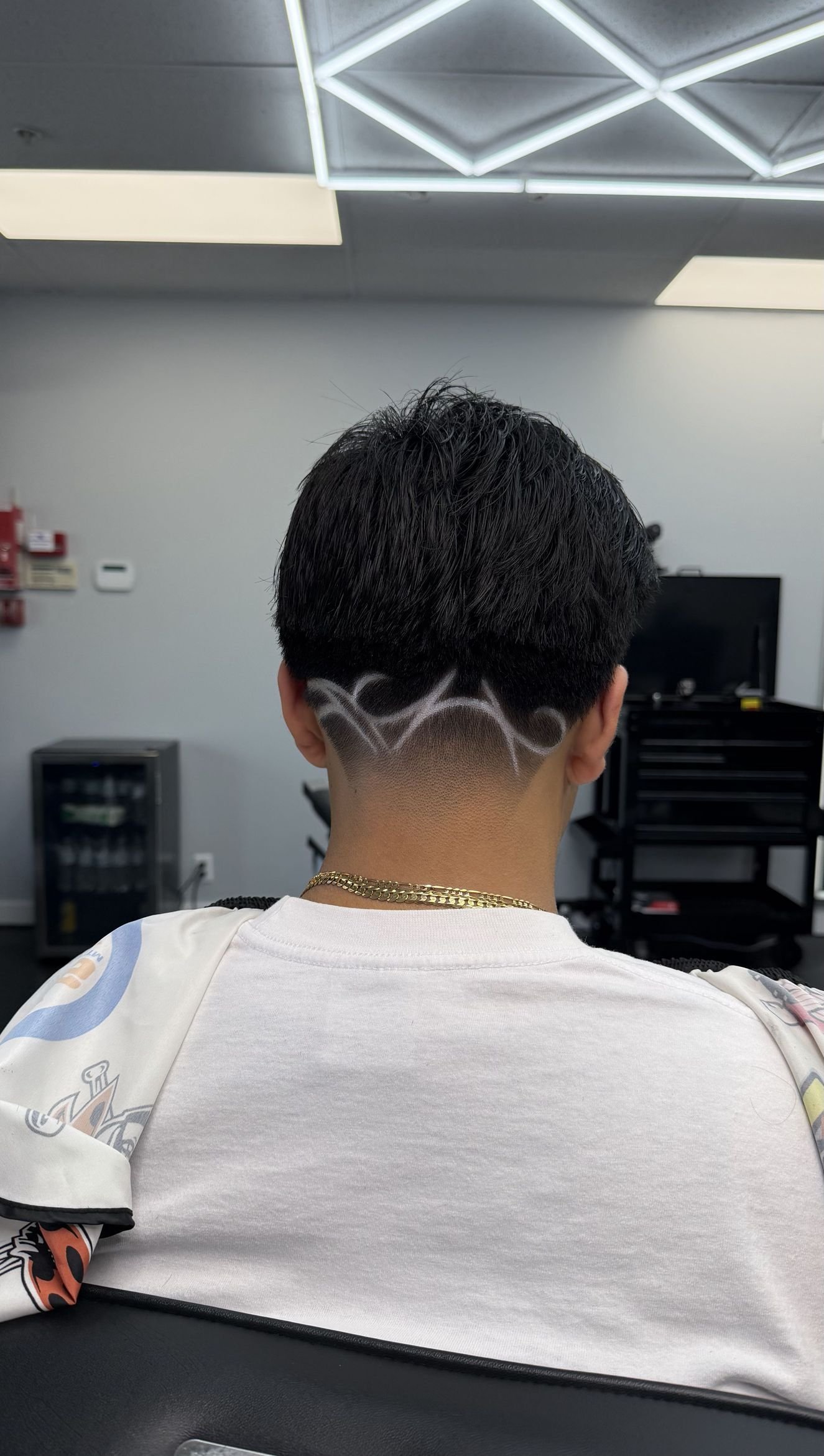 Freestyle design at the nape